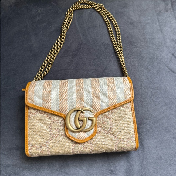 Gucci mini GG Marmont matelassé crossbody bag - Picture 6 of 7